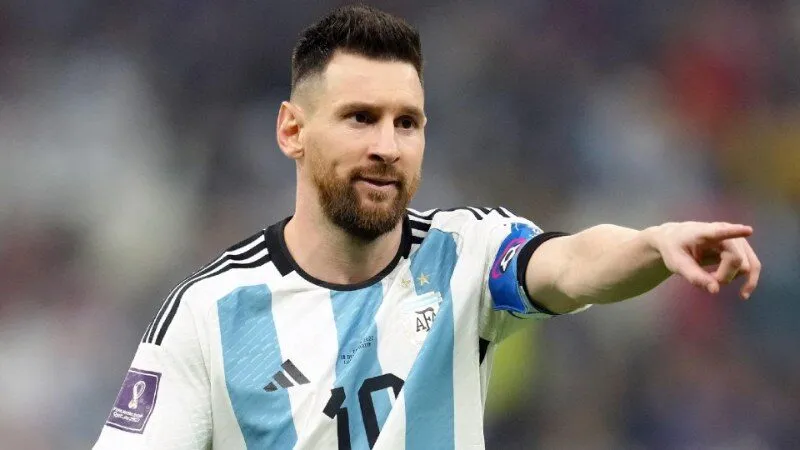 Lionel Messi luôn giữ vị trí đầu trong 10 cầu thủ huyền thoại nhất mọi thời đại